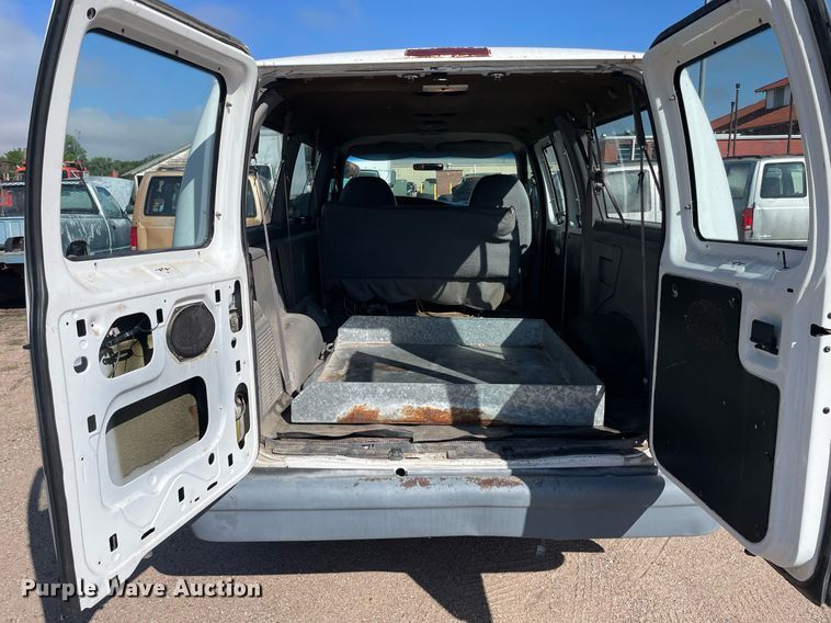 image for item ME9883 1997 Ford Club Wagon  van