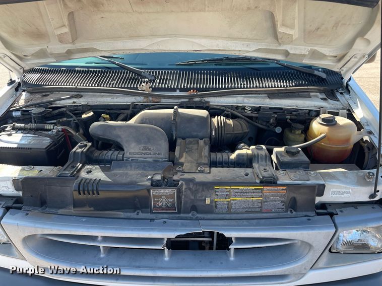 image for item ME9883 1997 Ford Club Wagon  van