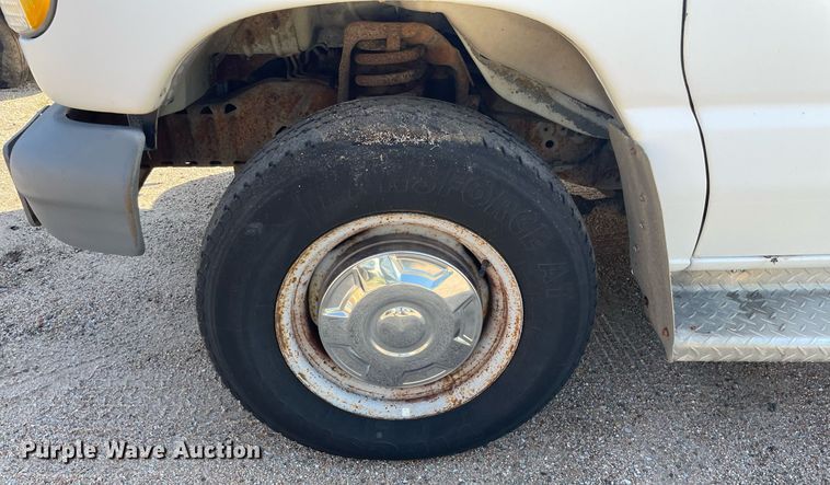 image for item ME9883 1997 Ford Club Wagon  van