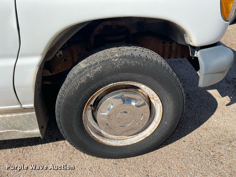 image for item ME9883 1997 Ford Club Wagon  van