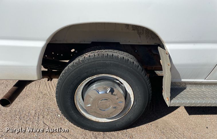 image for item ME9883 1997 Ford Club Wagon  van