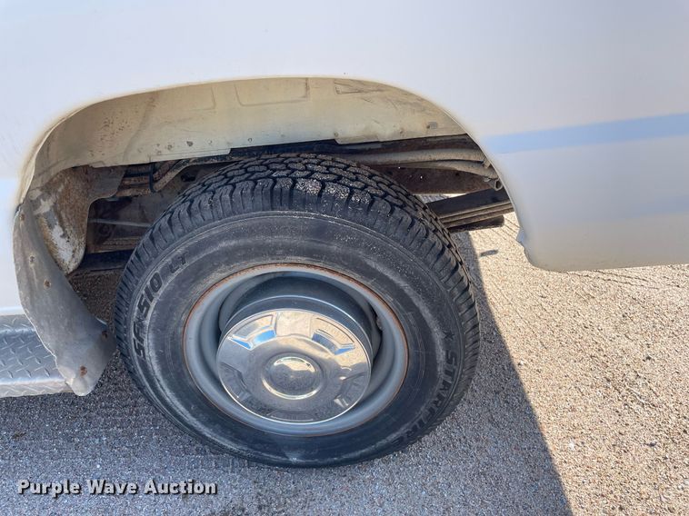 image for item ME9883 1997 Ford Club Wagon  van