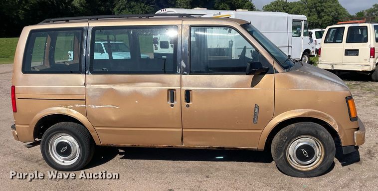 image for item ME9885 1991 Chevrolet Astro  van