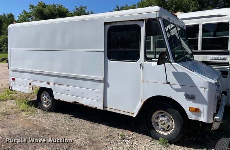 image for item ME9888 1979 Chevrolet Step Van 20  delivery van