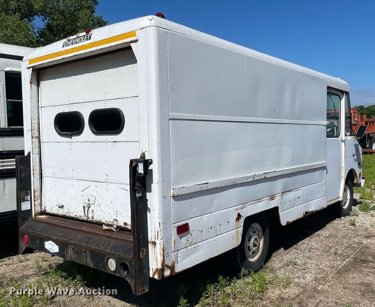 image for item ME9888 1979 Chevrolet Step Van 20  delivery van