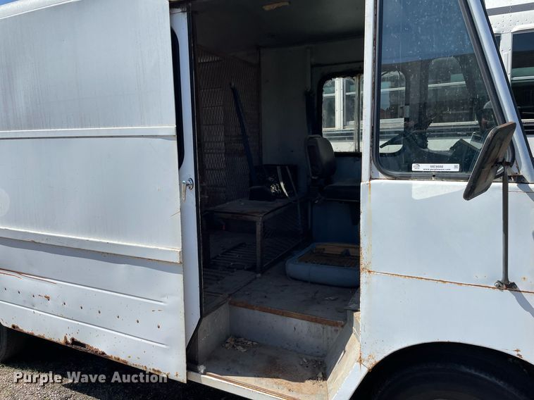 image for item ME9888 1979 Chevrolet Step Van 20  delivery van