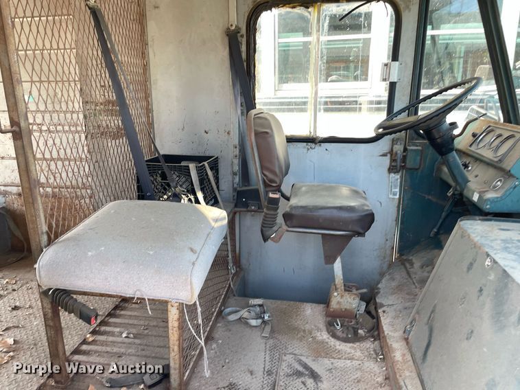 image for item ME9888 1979 Chevrolet Step Van 20  delivery van