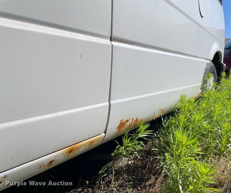 image for item ME9889 1997 Ford Aerostar  van