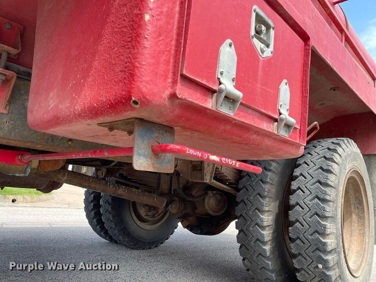 image for item ME9941 1976 Chevrolet C60  tanker fire truck