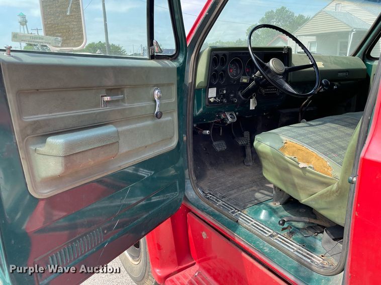 image for item ME9941 1976 Chevrolet C60  tanker fire truck