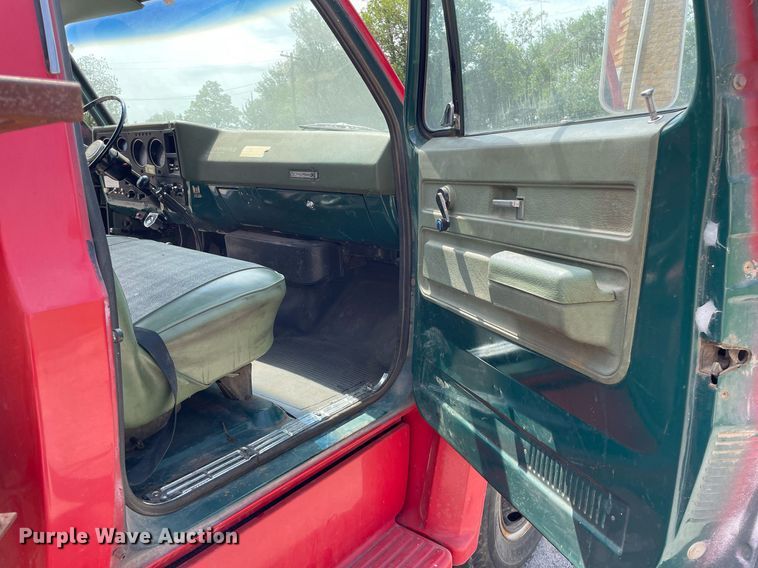 image for item ME9941 1976 Chevrolet C60  tanker fire truck