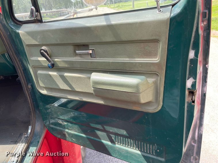 image for item ME9941 1976 Chevrolet C60  tanker fire truck