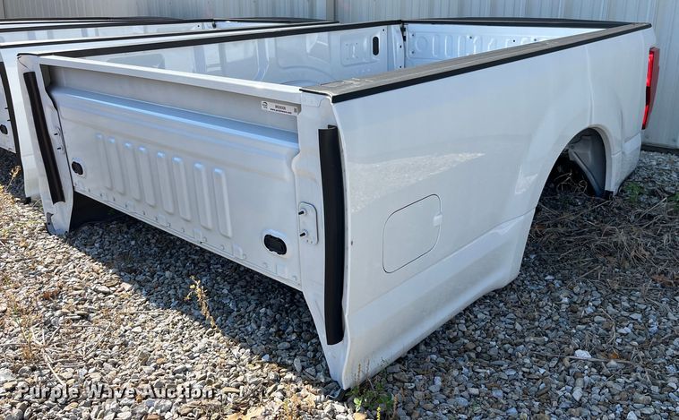 image for item MG9306 Ford F350  pickup truck bed