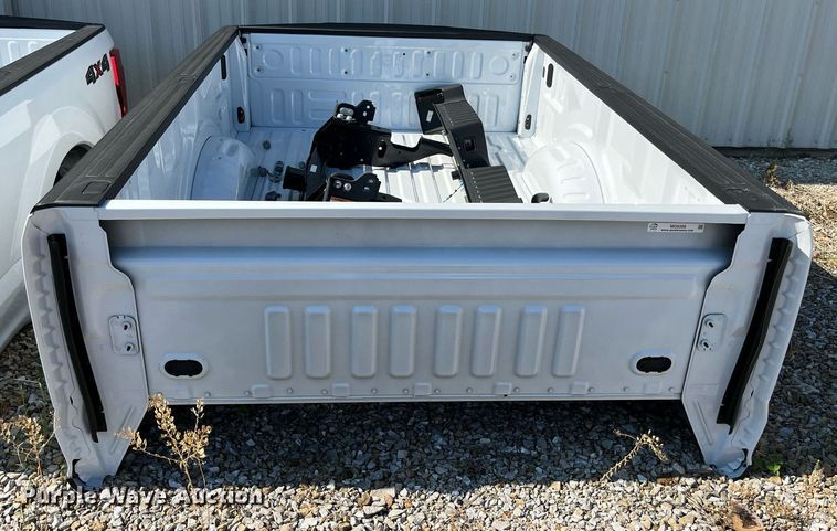 image for item MG9306 Ford F350  pickup truck bed