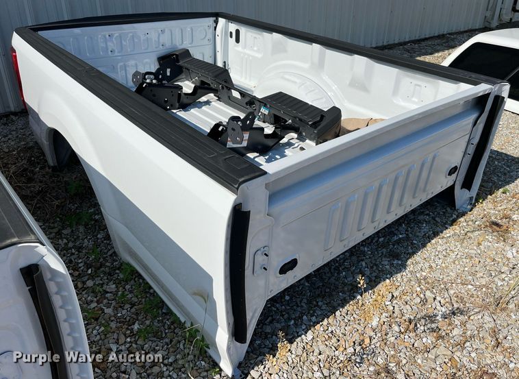 image for item MG9306 Ford F350  pickup truck bed