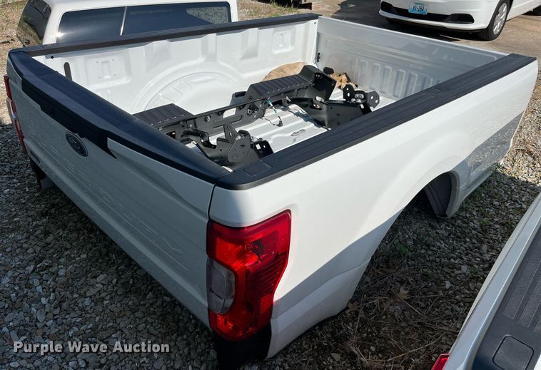 image for item MG9306 Ford F350  pickup truck bed