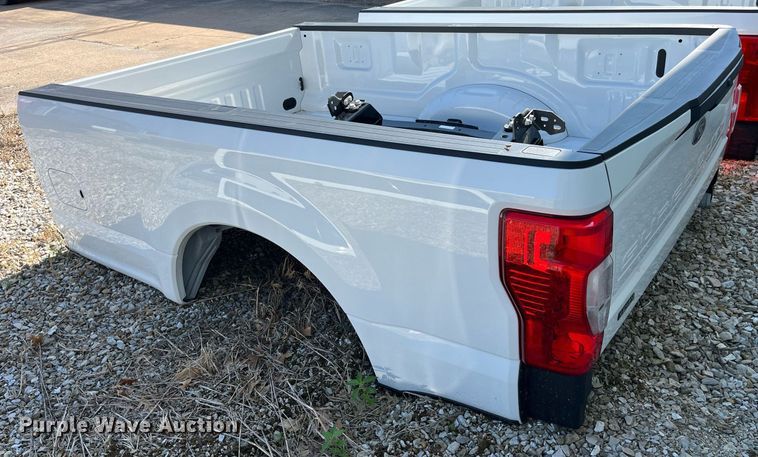 image for item MG9306 Ford F350  pickup truck bed