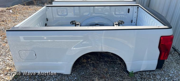 image for item MG9306 Ford F350  pickup truck bed
