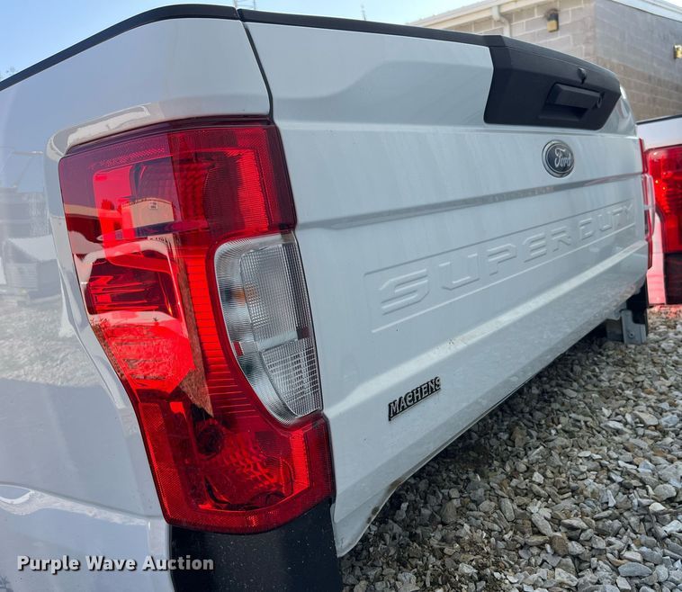 image for item MG9306 Ford F350  pickup truck bed