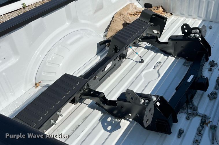 image for item MG9306 Ford F350  pickup truck bed