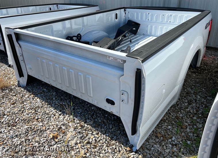 image for item MG9307 Ford F350  pickup truck bed