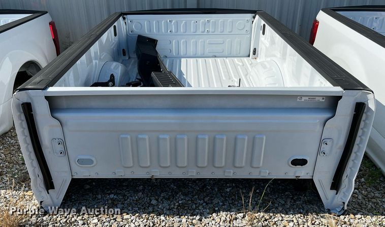 image for item MG9307 Ford F350  pickup truck bed