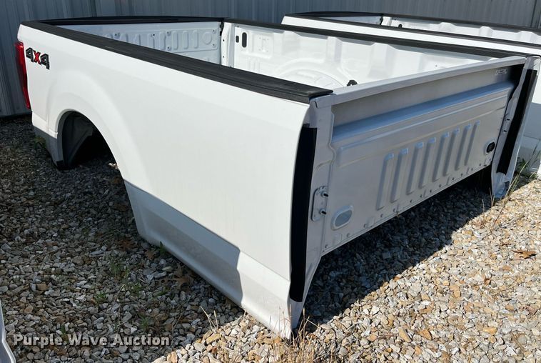 image for item MG9307 Ford F350  pickup truck bed