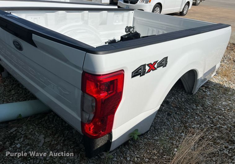 image for item MG9307 Ford F350  pickup truck bed