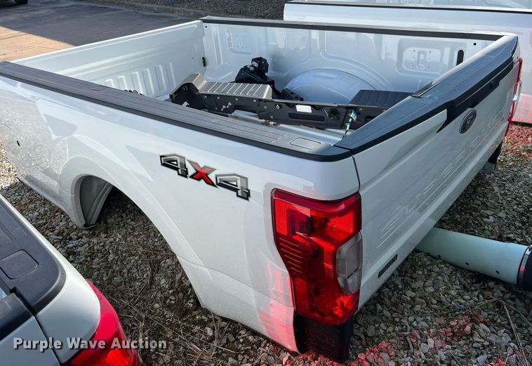 image for item MG9307 Ford F350  pickup truck bed