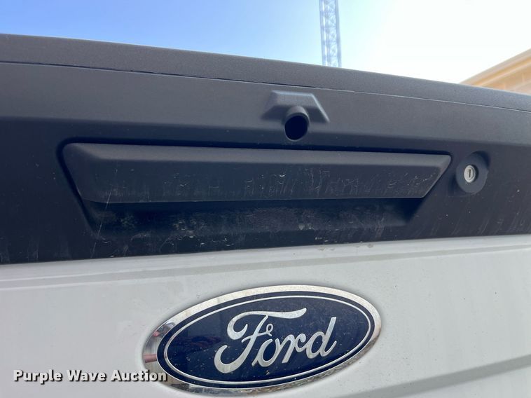 image for item MG9307 Ford F350  pickup truck bed