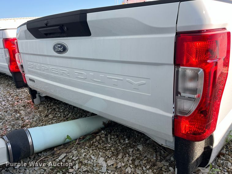 image for item MG9307 Ford F350  pickup truck bed