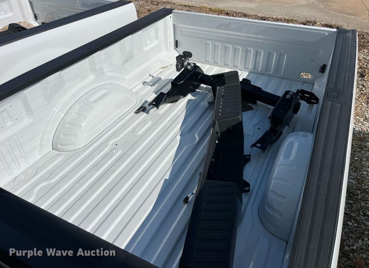 image for item MG9307 Ford F350  pickup truck bed