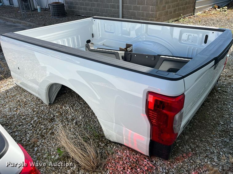 image for item MG9308 Ford F350  pickup truck bed