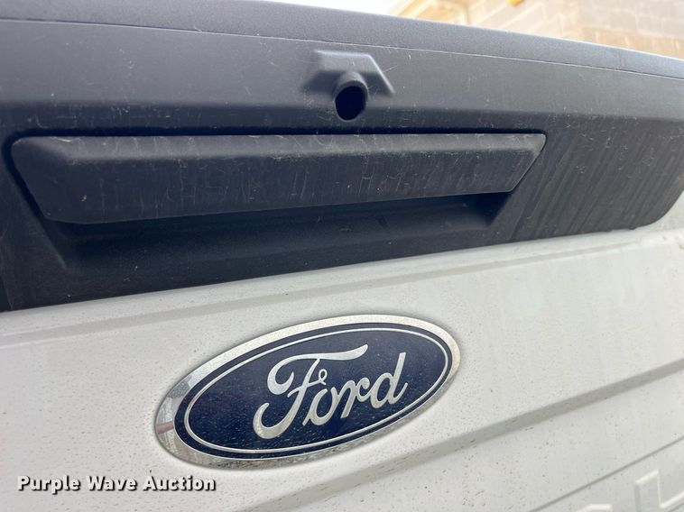 image for item MG9308 Ford F350  pickup truck bed