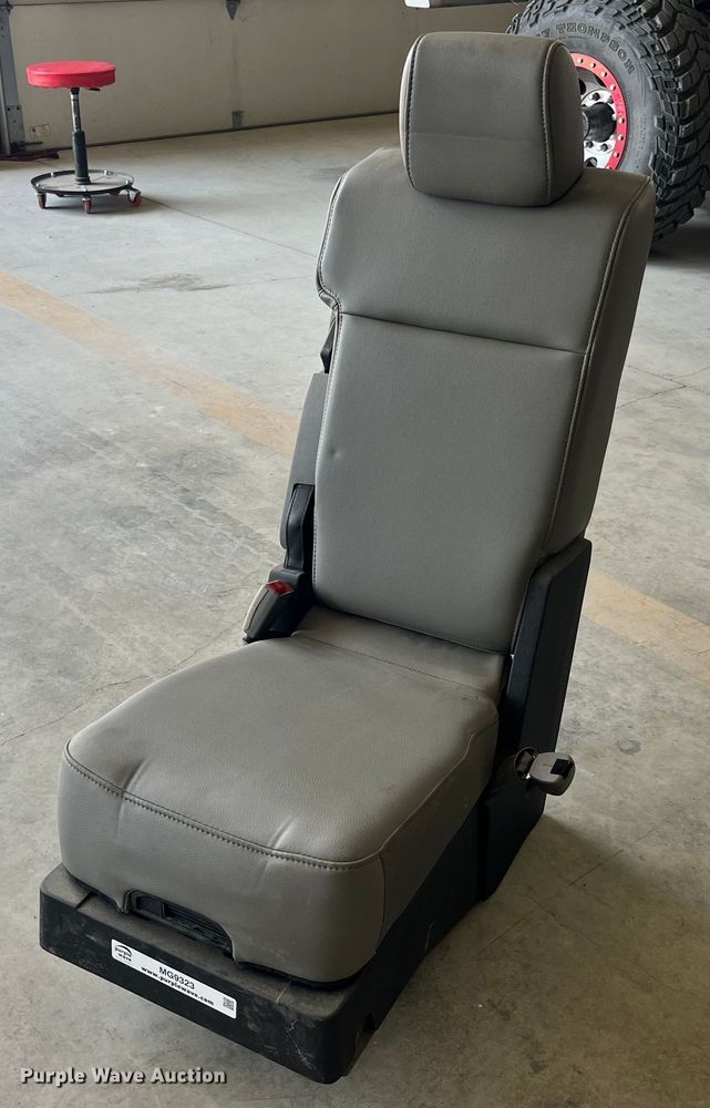 image for item MG9323 2019 Ford F350  seat