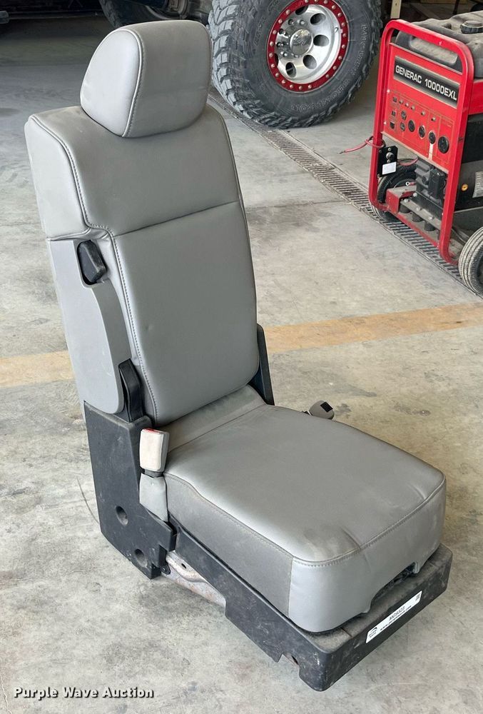 image for item MG9323 2019 Ford F350  seat