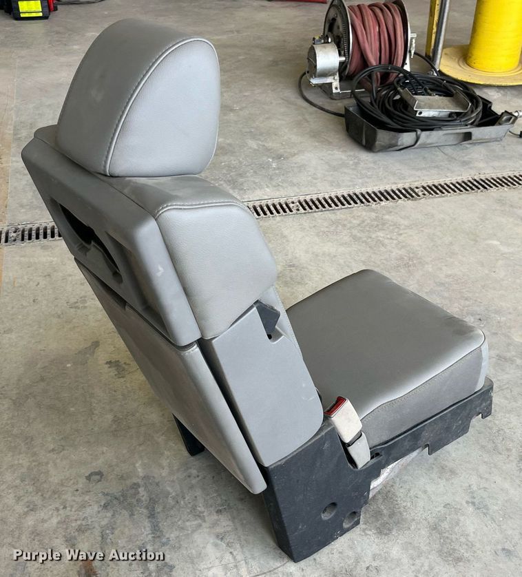 image for item MG9323 2019 Ford F350  seat