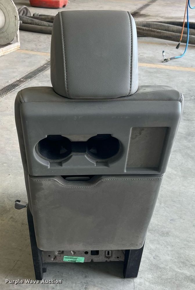 image for item MG9323 2019 Ford F350  seat