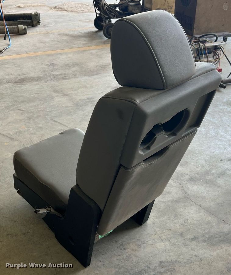 image for item MG9323 2019 Ford F350  seat