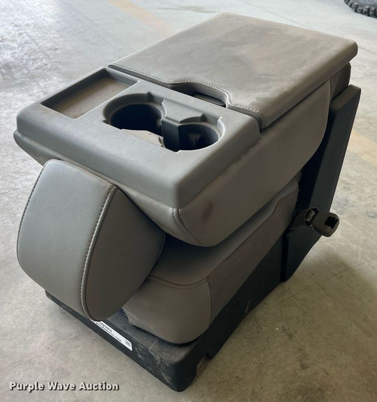 image for item MG9323 2019 Ford F350  seat