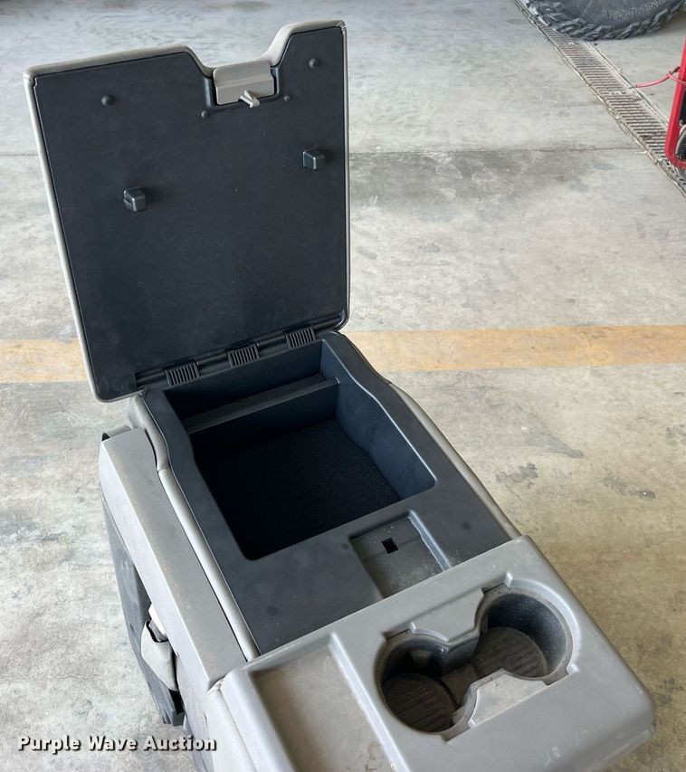 image for item MG9323 2019 Ford F350  seat