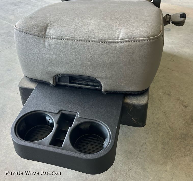 image for item MG9323 2019 Ford F350  seat