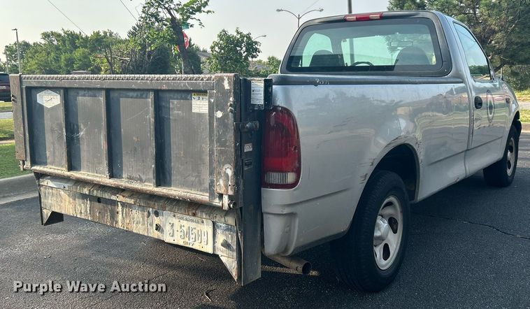 image for item MG9955 2003 Ford F150 XL  pickup truck