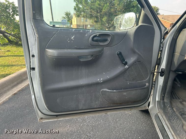 image for item MG9955 2003 Ford F150 XL  pickup truck