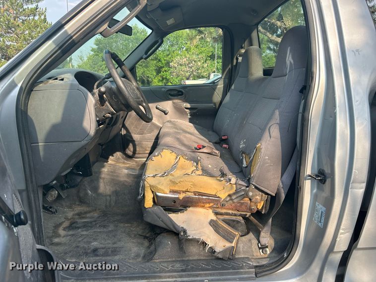 image for item MG9955 2003 Ford F150 XL  pickup truck