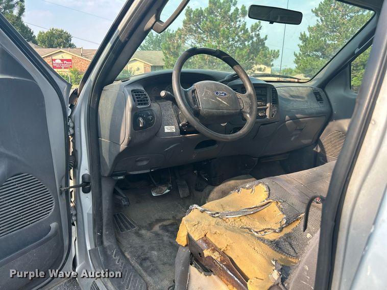 image for item MG9955 2003 Ford F150 XL  pickup truck