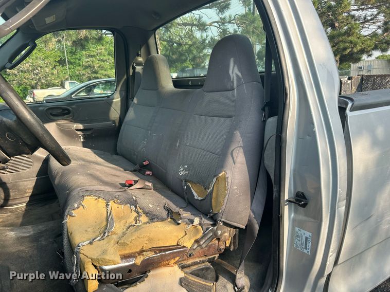 image for item MG9955 2003 Ford F150 XL  pickup truck