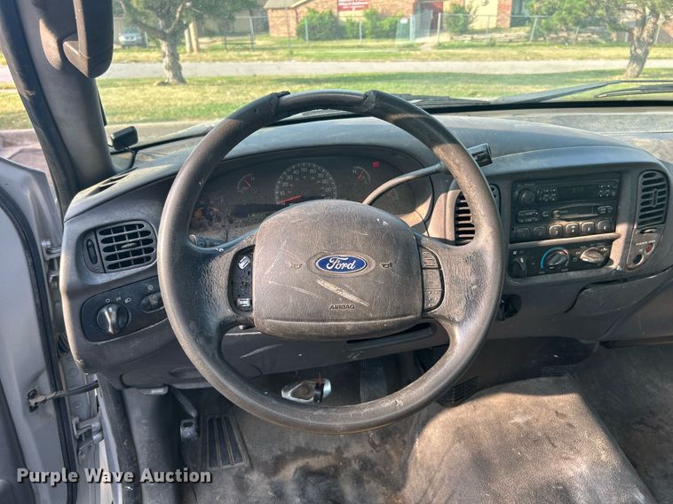 image for item MG9955 2003 Ford F150 XL  pickup truck