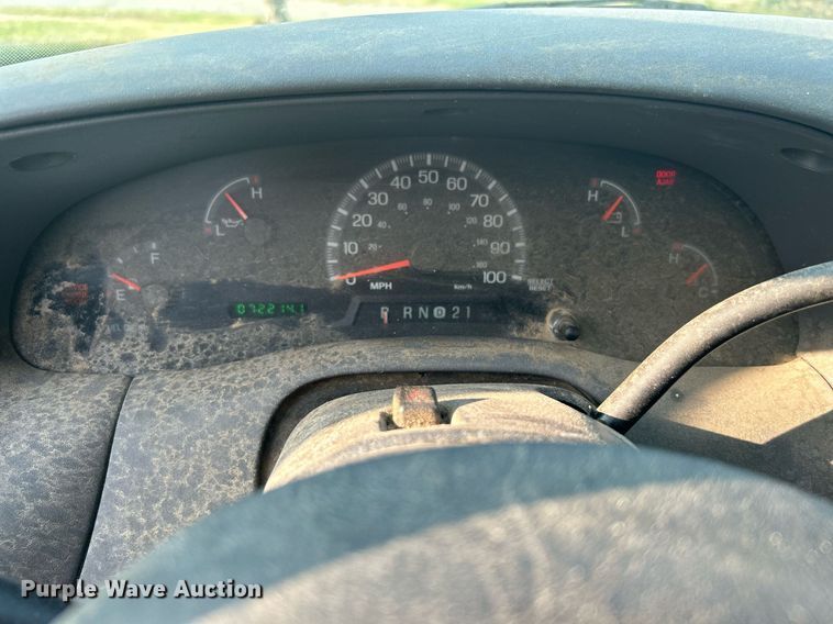 image for item MG9955 2003 Ford F150 XL  pickup truck