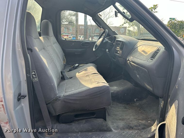 image for item MG9955 2003 Ford F150 XL  pickup truck